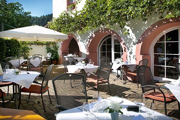 Bei schönem Wetter lockt unsere Gartenterrasse