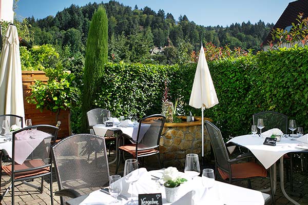 Bei schönem Wetter lockt unsere Gartenterrasse